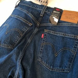 Levi Ribcage Bootcut NWT (28x33)